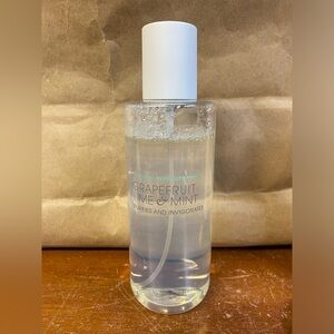 Victoria’s Secret  GRAPEFRUIT LIME & MINT MOISTURE MIST 10.1 Fl Oz 95% Full